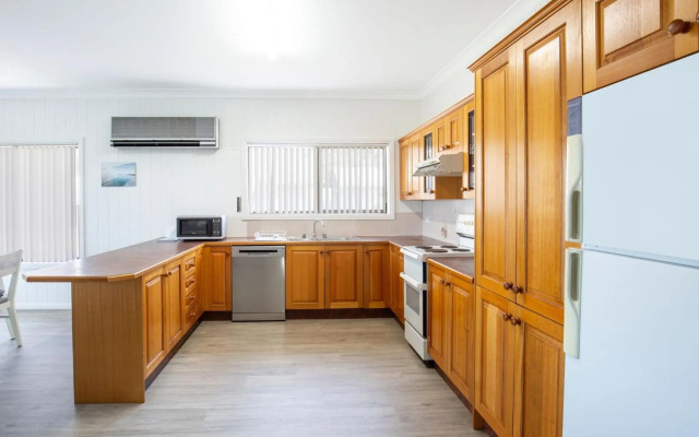 Bayview - Absolute Waterfront with Jetty - 5 Mins to Hyams Beach