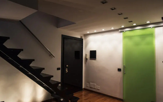 Bright Terrace Apartment in University District