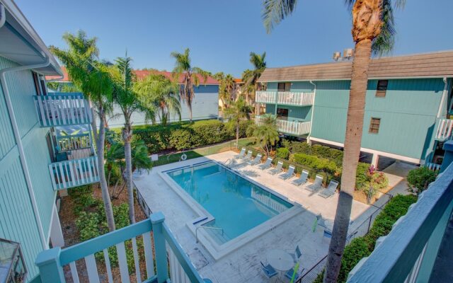 Beach Palms 5B by Anna Maria
