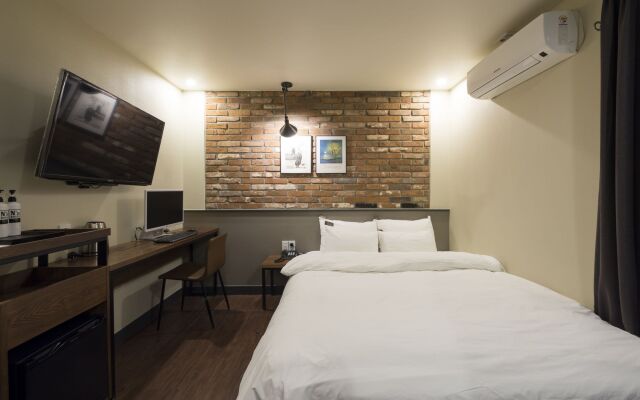 No. 25 Hotel