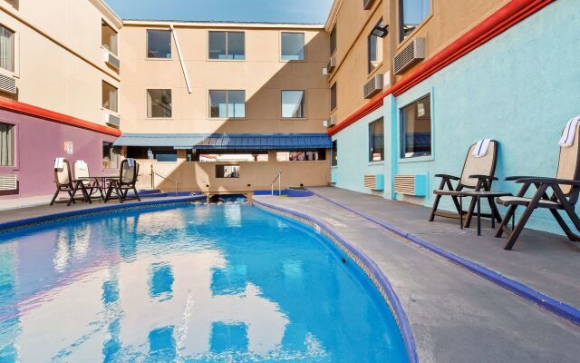 SureStay Plus Hotel by Best Western Lubbock Medical Center