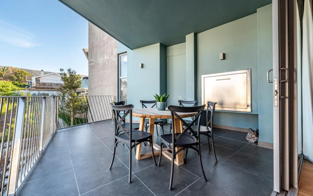 17 Marine, 2 Bedroom Sea-Facing Apt101