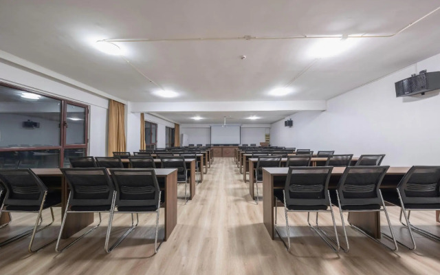 Homeinn Plus Hotel (Jinan Zhangqiu Shuangshan Avenue Hexie Plaza)