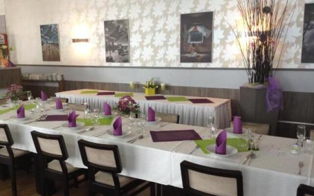 Hotel Monde