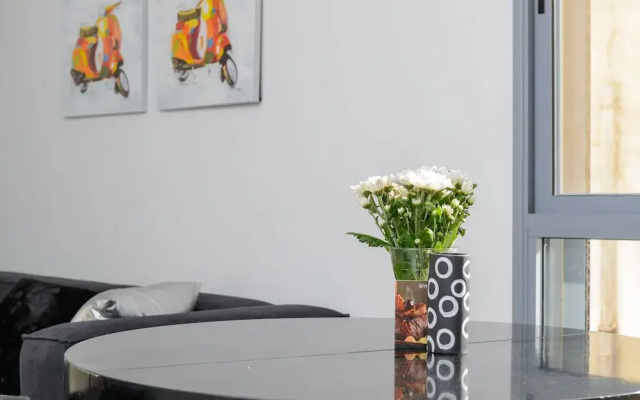 Spacious Modern Apt 1 Step To Beach