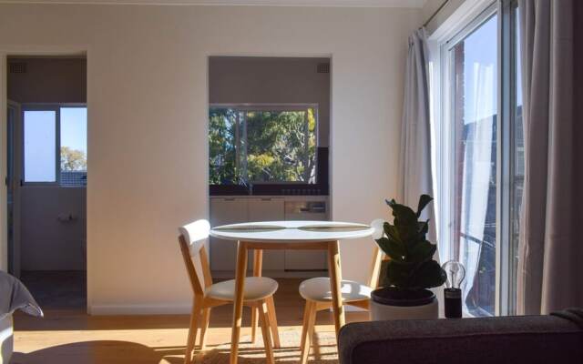 Sun-drenched 1 Bed Studio Apartment In Newtown
