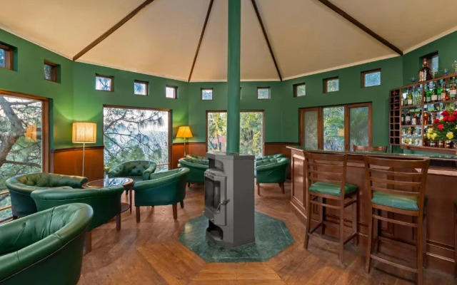 Baikunth Resorts, Kasauli