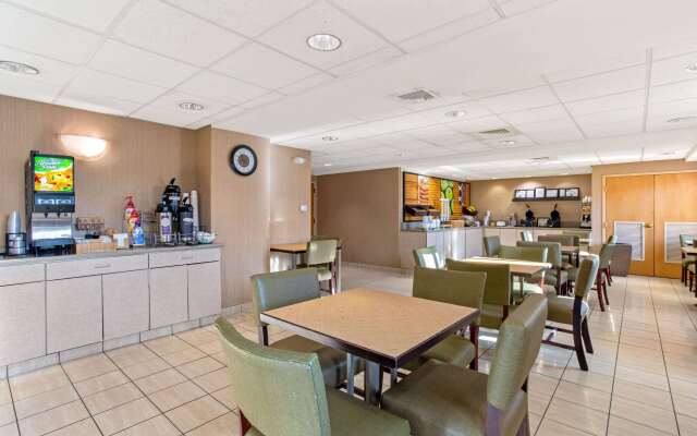 La Quinta Inn & Suites by Wyndham Boston Somerville