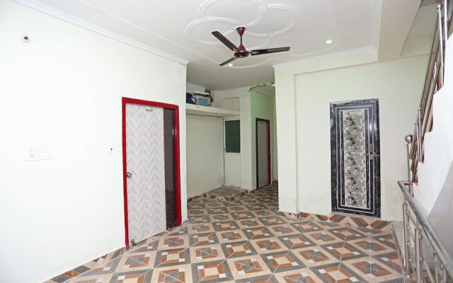 OYO 28801 Radhika Guest House