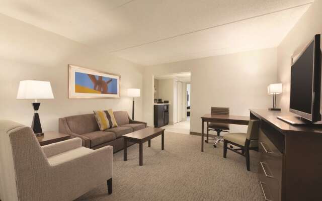 Embassy Suites by Hilton Milwaukee Brookfield