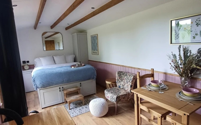 The Heartwood - Luxury Cabin Near York