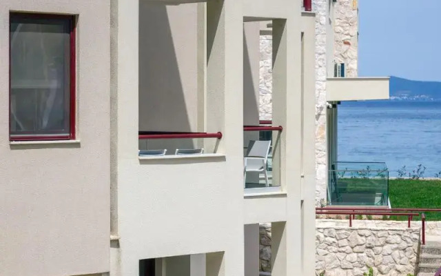 Elpiniki Luxury Rooms