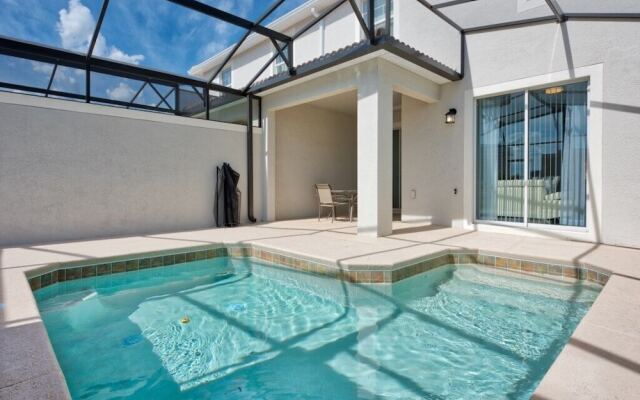 New 4 bedroom villa. Great location