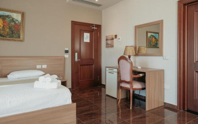 Fishta Hotel