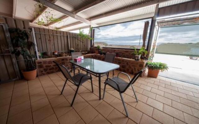 Desert Dwellers Underground B&B