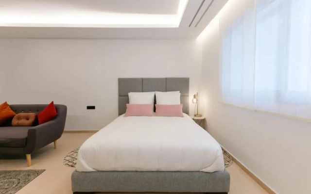 Luxury One Bedroom Apartment - Best Location