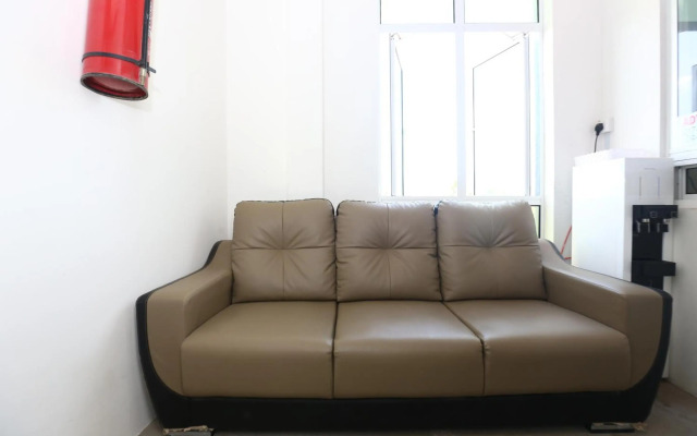 Super OYO 89678 Ady Hotel