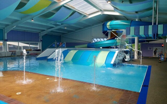 Jonstone Pines Lodge at Cayton Bay Holiday Park