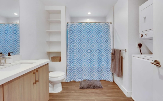 Stylish 1BR Family Apartment by Dtla