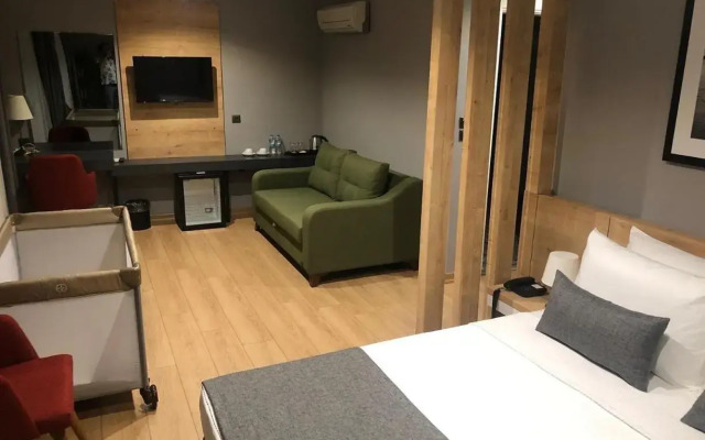 Uzer Otel