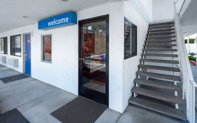 Motel 6 Santa Barbara, CA - State Street