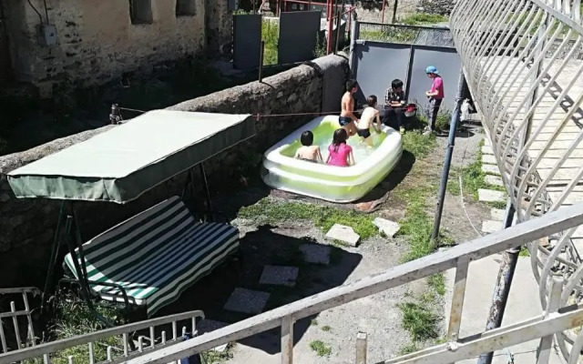 Nikoloz Guesthouse