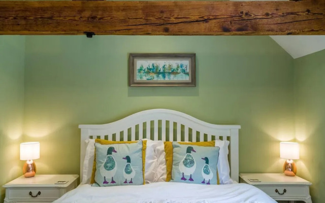 Idyllic Country Suite