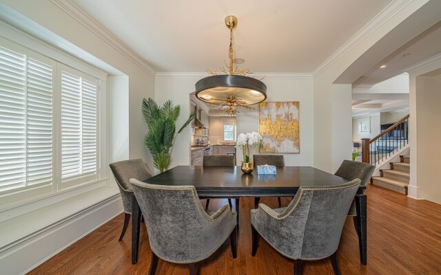 Elegant & Cozy Escape West Vancouver