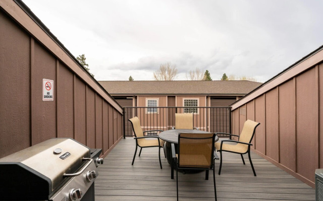 Rooftop Deck Walk to River Downtown Fire pit