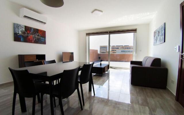 F12 Modern and Bright Apartment in Malta