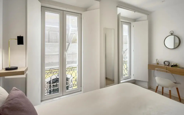 Downtown Modern Apartments by Homing