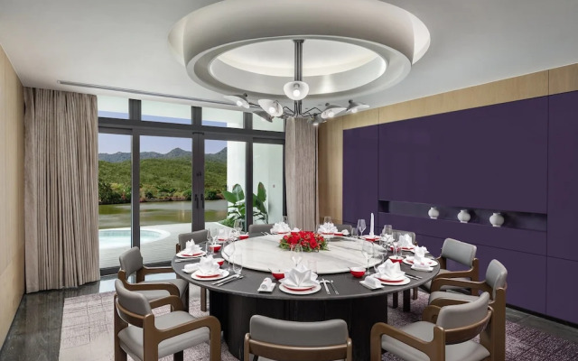 Hualuxe Sanya Yalong Bay Resort