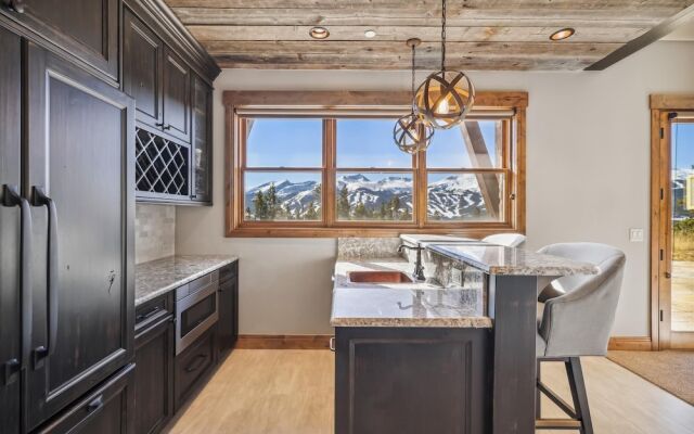 Northwoods 5 Bedroom Home by RedAwning