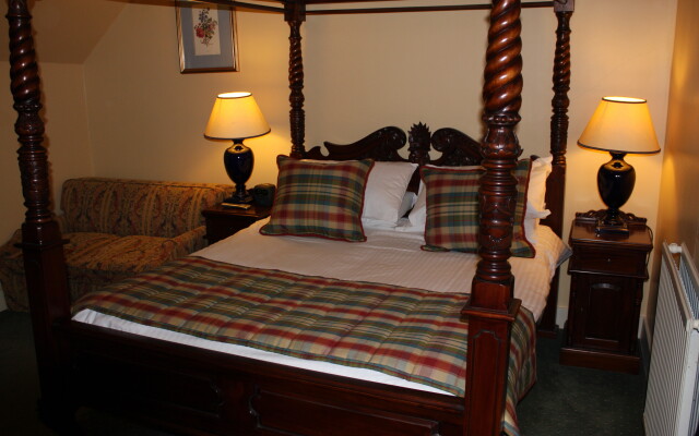 Loch Kinord Hotel