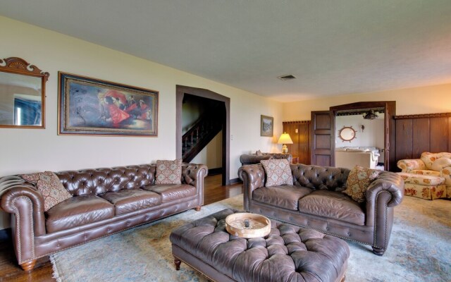 Hot Tub & Mtn Views: Expansive Hazleton Retreat