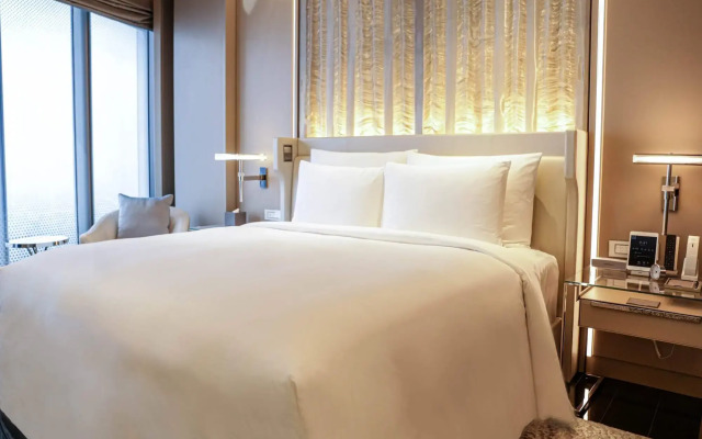 J Hotel, Shanghai Tower