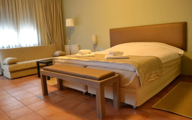 Ellopia Point Hotel