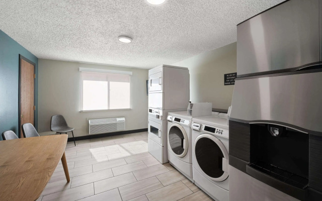 Super 8 by Wyndham Conrad