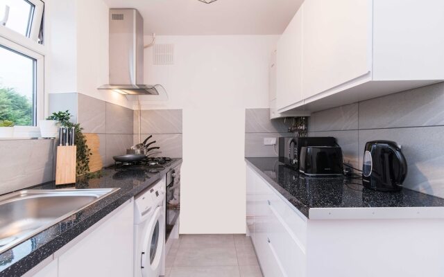 Michaelmas, Coventry - 2 Bed House Apartment