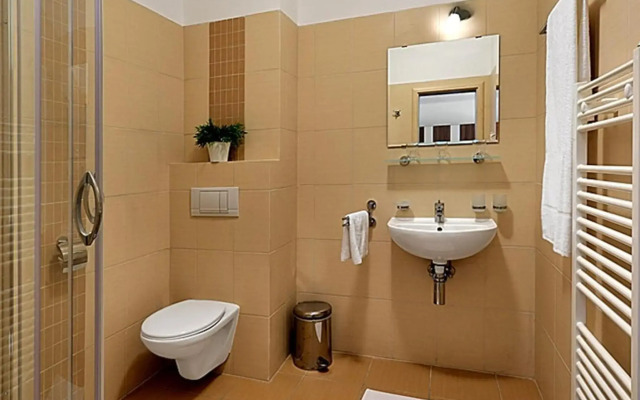 Melrose Apartments 2