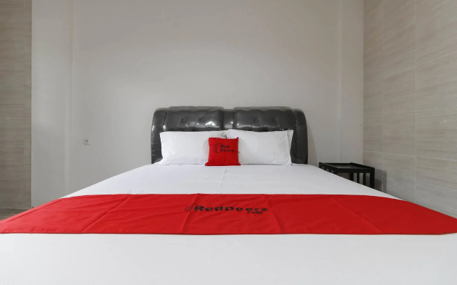 Royal Home Guesthouse by RedDoorz