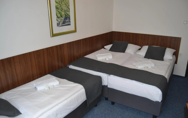 Hotel Bohemians