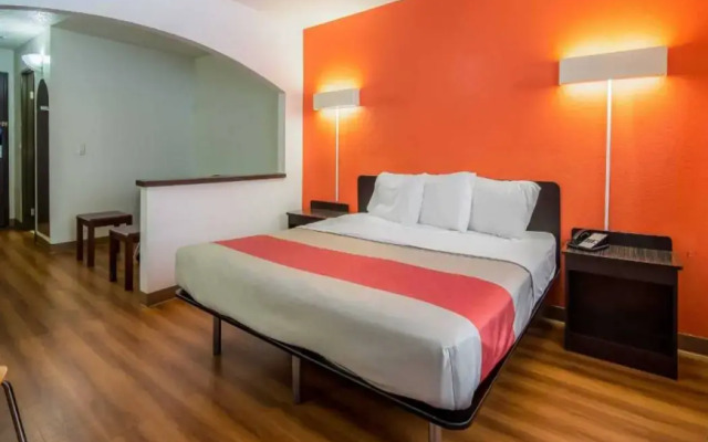 Motel 6 Dallas, TX - North - Richardson