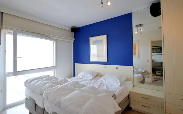 Refined Seaview Apartment