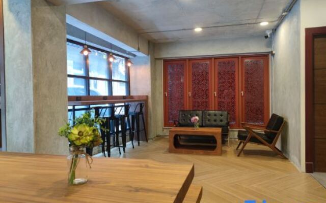 N5 Ratchawong Hostel