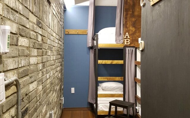 Travel Light Hostel