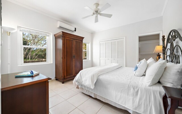 Hut Pointe #1 2 Bedroom Apts