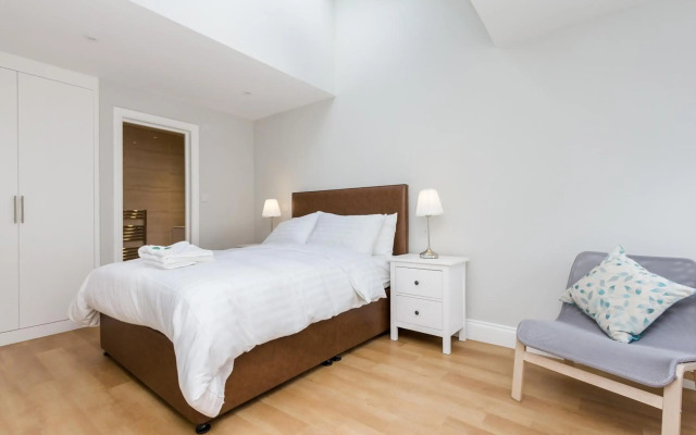 The Liongate Hotel