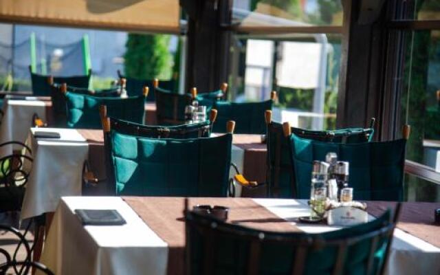 Hotel Dvor