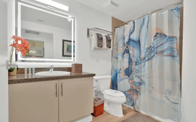 Beautiful Blue Gold Studio Ocean View